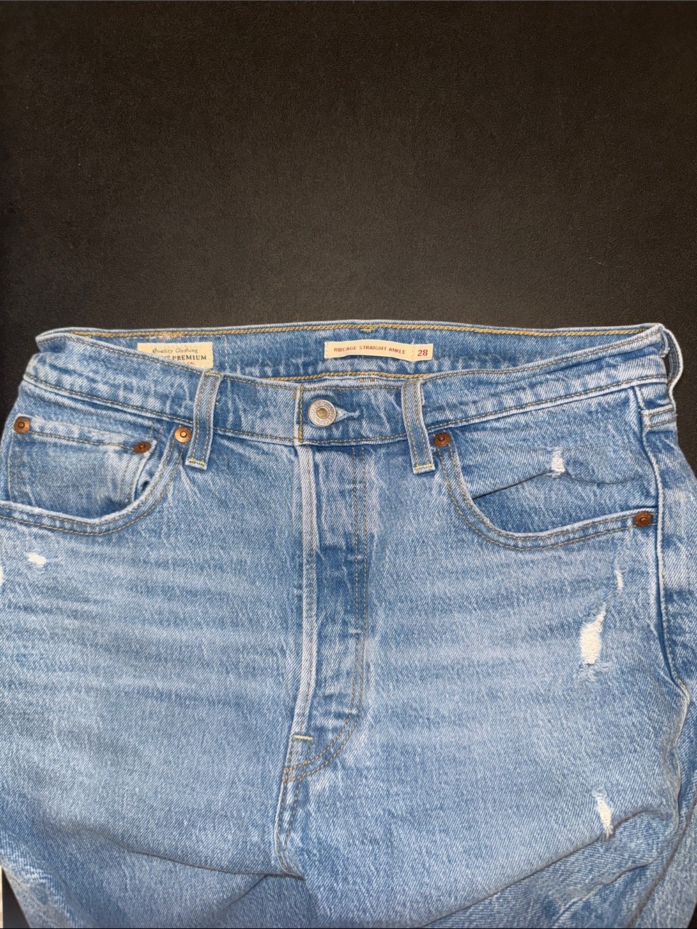 Levi's Ribcage Straight Ankle Jeans - Picture 7 of 8